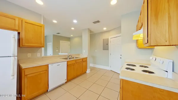 $1,000 | 2920 Dellwood Avenue, Unit 4, Jacksonville, FL 32205