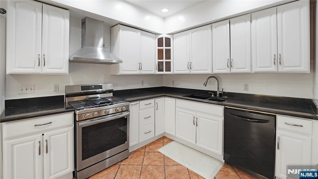 25 College Place Ridgefield Park, NJ 07660 - Photo 8 of 28