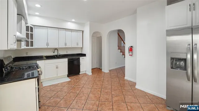 $499,999 | 25 College Place, Ridgefield Park, NJ 07660