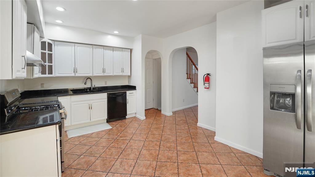 25 College Place Ridgefield Park, NJ 07660 - Photo 9 of 28