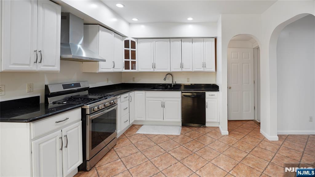 25 College Place Ridgefield Park, NJ 07660 - Photo 10 of 28