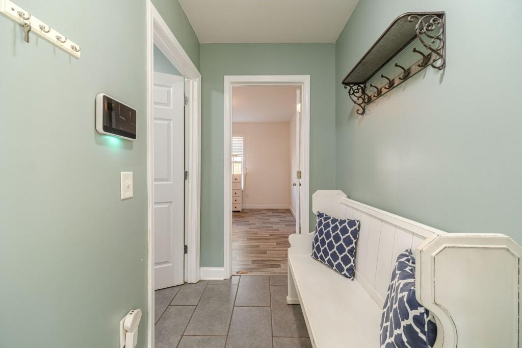 536 San Dra Way Monroe, GA 30656 - Photo 14 of 30 a bathroom with a bathtub and shower