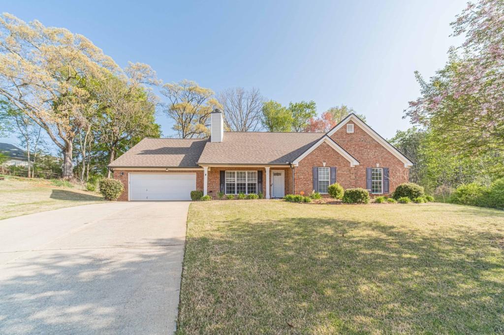 536 San Dra Way Monroe, GA 30656 - Photo 2 of 30 a front view of a house with a yard
