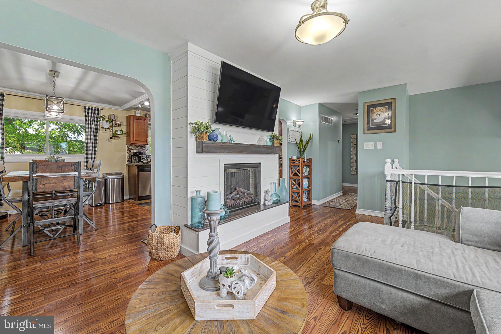 233 Purdue Avenue Pemberton, NJ 08068 - Photo 9 of 31 Charming living space with cozy ambiance.