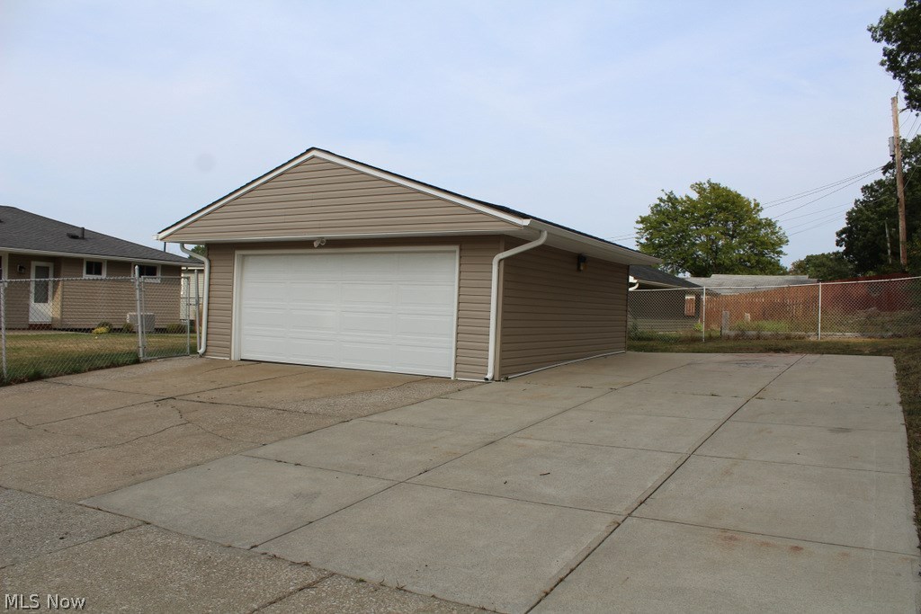 9595 Reichert Road Parma, OH 44130 - Photo 3 of 22