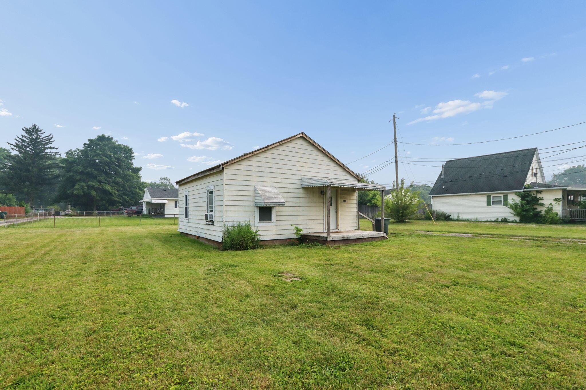 1128 Hilock Road Columbus, OH 43207 - Photo 4 of 29 Corner view highlighting the home's footprint and oversized parcel.