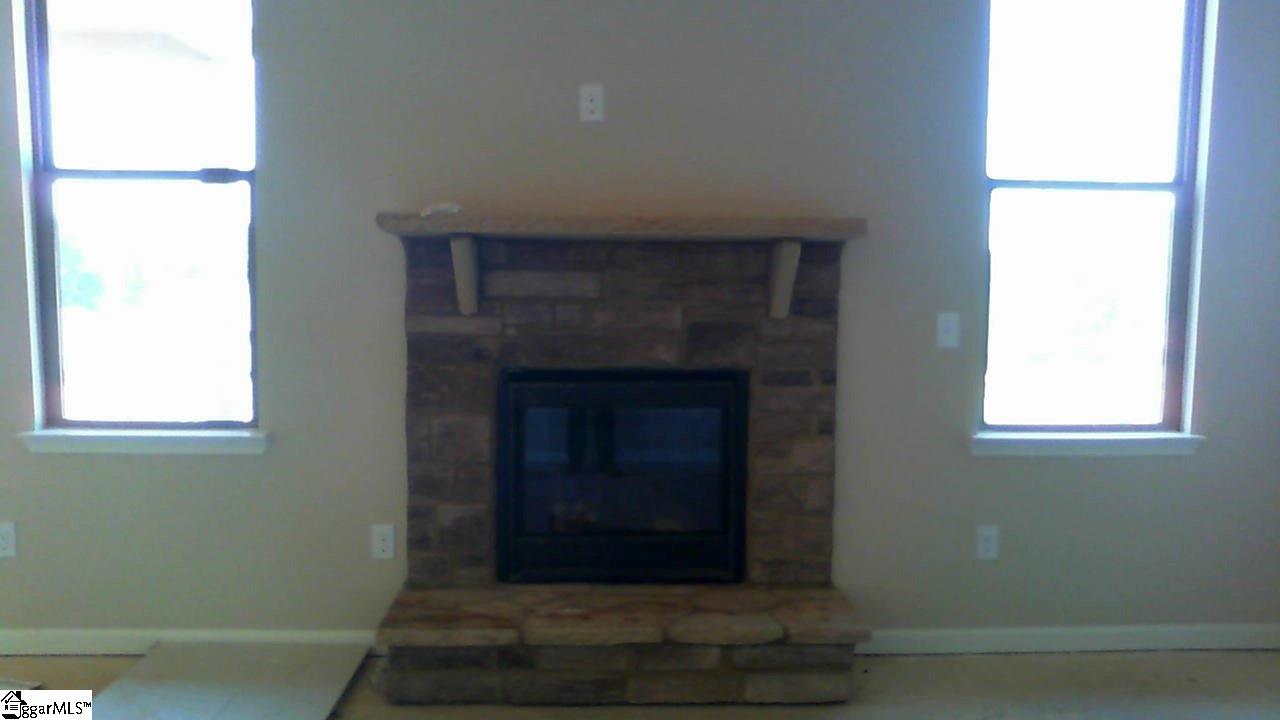 409 Simsbury Way Greer, SC 29650 - Photo 14 of 33 Gallery Image 14