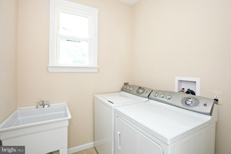 607 Tunbridge Road Baltimore, MD 21212 - Photo 3 of 30 Laundry Room
