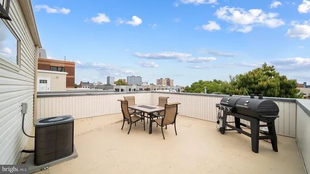 $329,000 | 906 North 16th Street, Unit 3R, Philadelphia, PA 19130