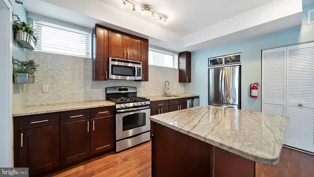$329,000 | 906 North 16th Street, Unit 3R, Philadelphia, PA 19130