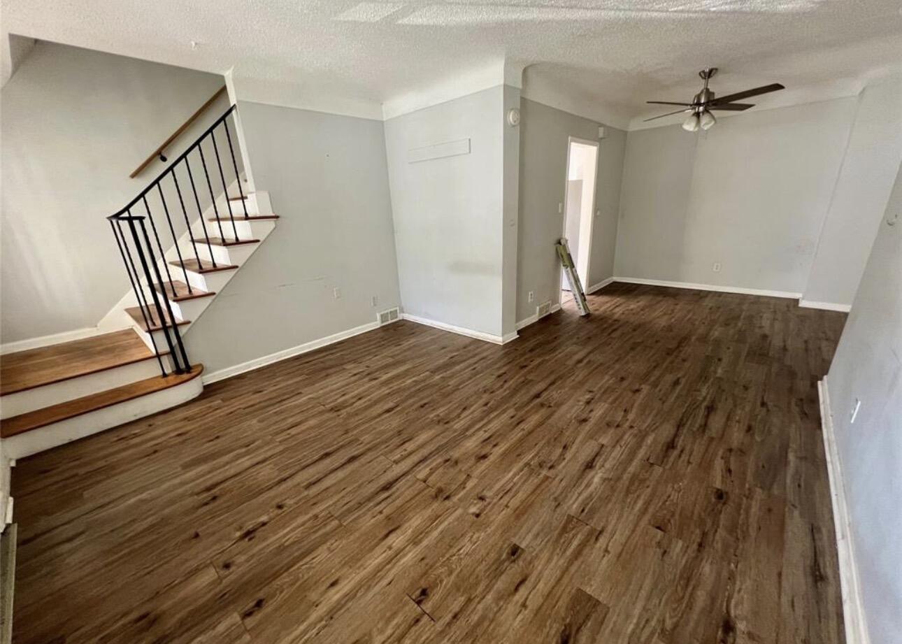 2313 Joliet Street Flint, MI 48504 - Photo 3 of 11 IMG_4988