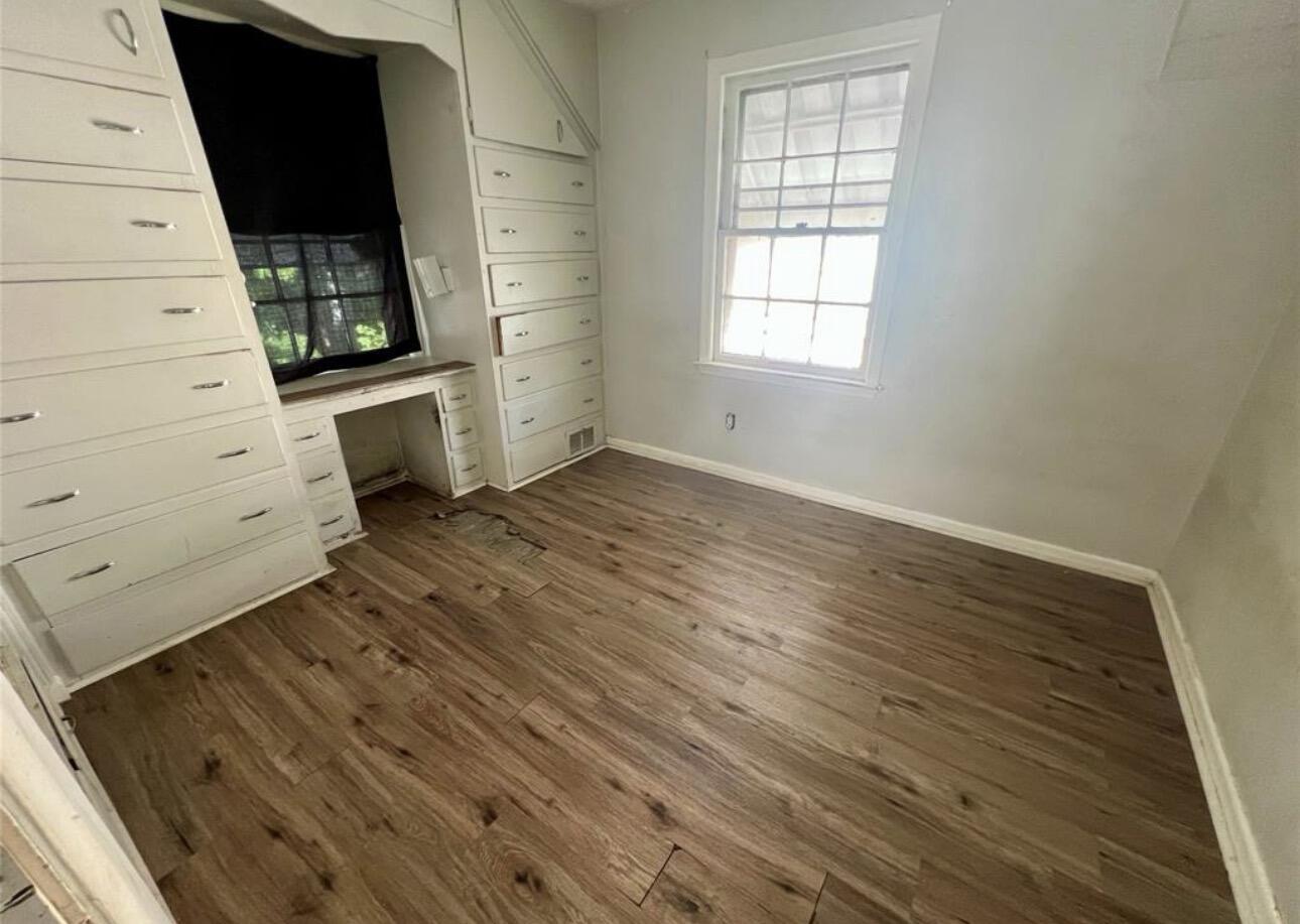 2313 Joliet Street Flint, MI 48504 - Photo 9 of 11 IMG_4993