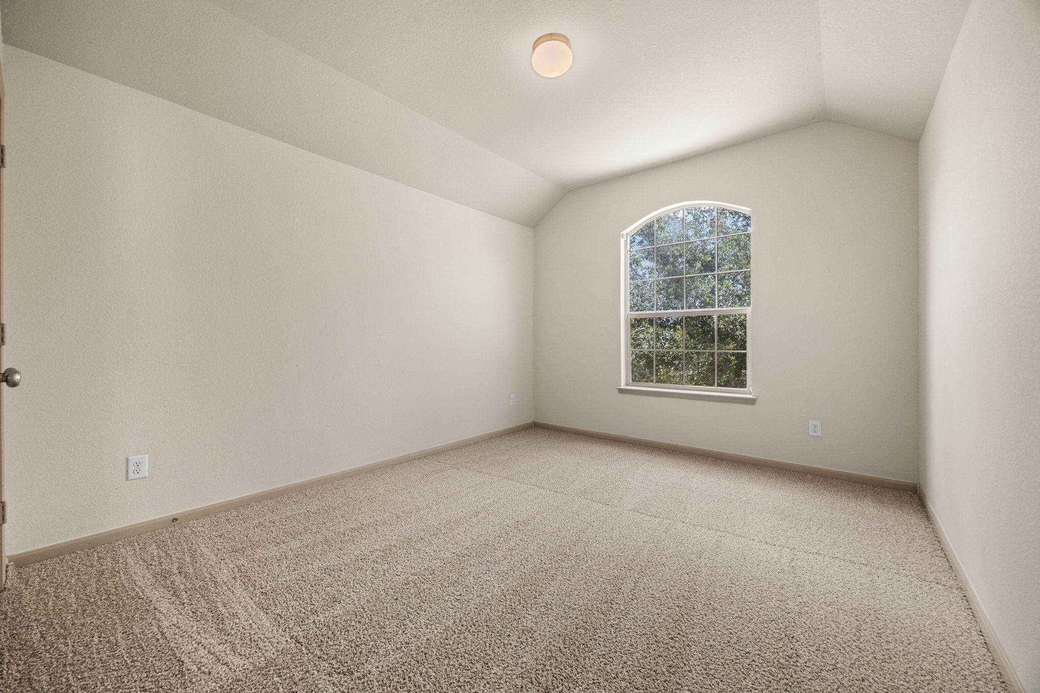 3606 Canvasback Lane Houston, TX 77047 - Photo 22 of 29 Another spacious secondary bedroom with soaring ceilings, large arched window, and plenty of room for furniture or a home office setup. Located upstairs.