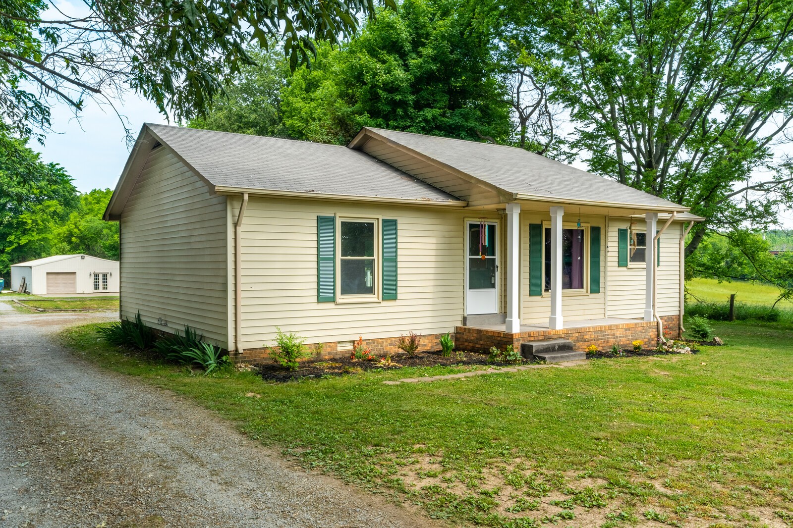 6658 Highway 49 Springfield, TN 37172 - Photo 1 of 44 a view of a house with a yard