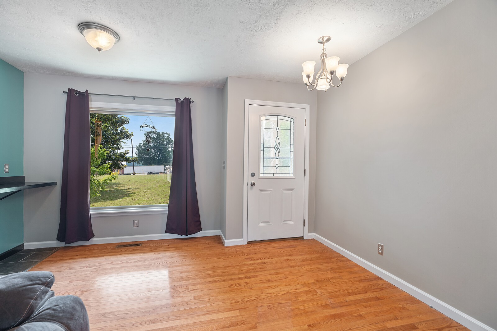 6658 Highway 49 Springfield, TN 37172 - Photo 18 of 44 a view of an empty room with a window