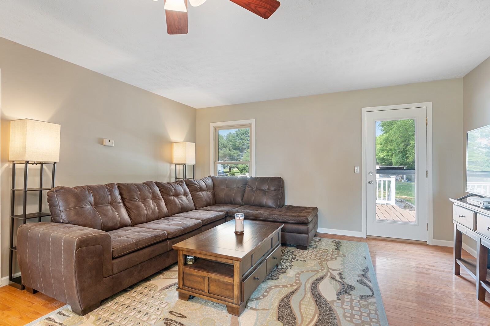 6658 Highway 49 Springfield, TN 37172 - Photo 21 of 44 a living room with furniture and a window