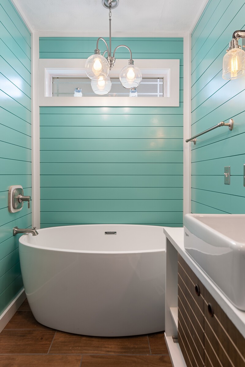 6658 Highway 49 Springfield, TN 37172 - Photo 25 of 44 a view of a bathtub in a bathroom