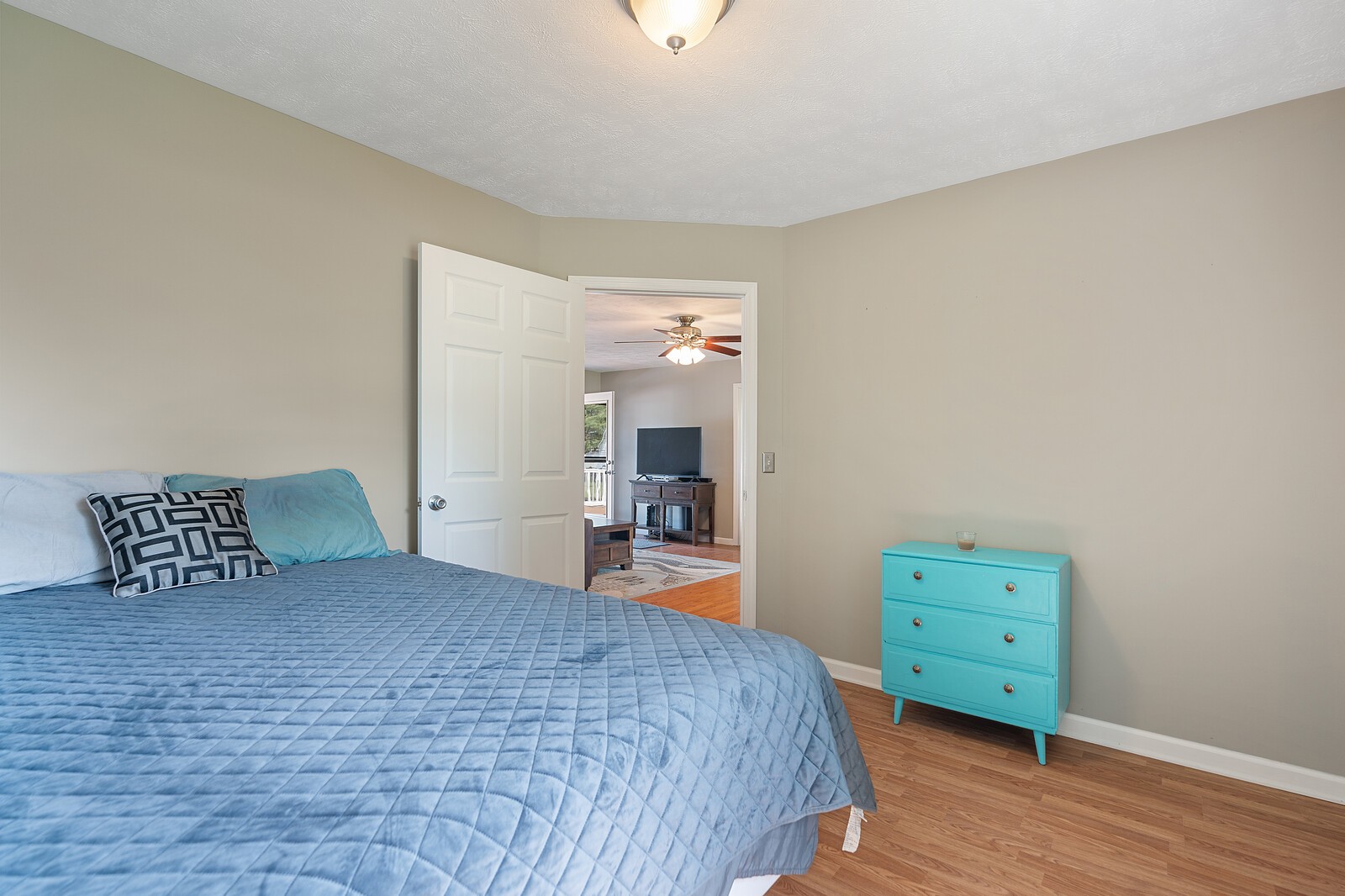6658 Highway 49 Springfield, TN 37172 - Photo 29 of 44 a bedroom with a bed and a dresser