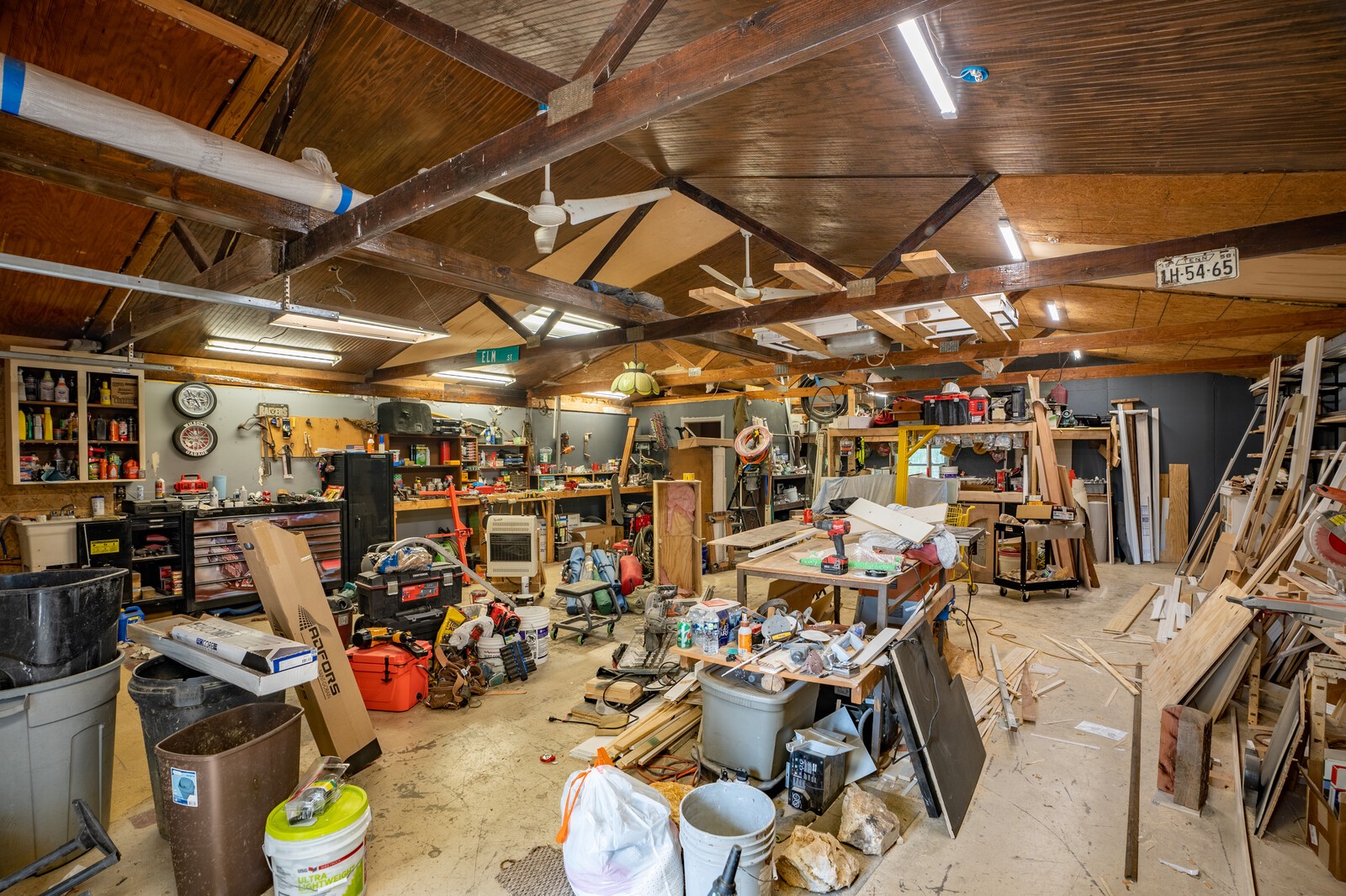 6658 Highway 49 Springfield, TN 37172 - Photo 37 of 44 a view of a storage room with a lot of stuff