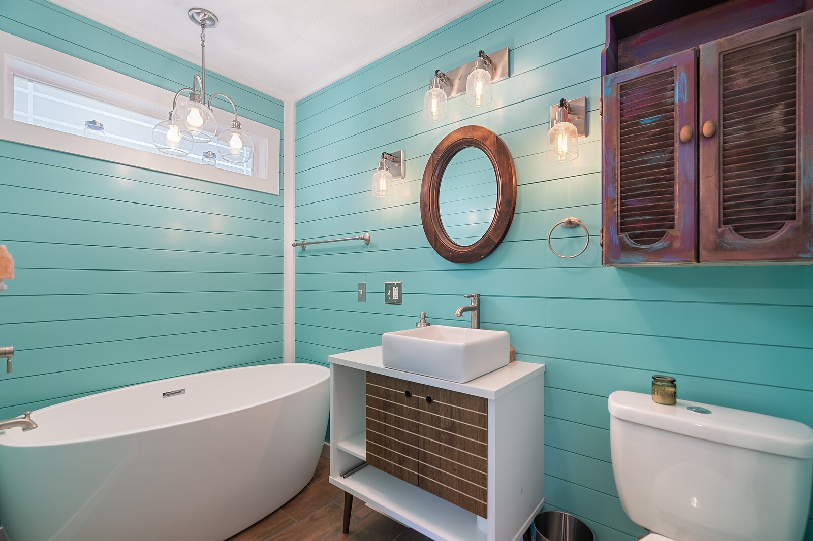 6658 Highway 49 Springfield, TN 37172 - Photo 5 of 44 a bathroom with a sink a toilet and bathtub