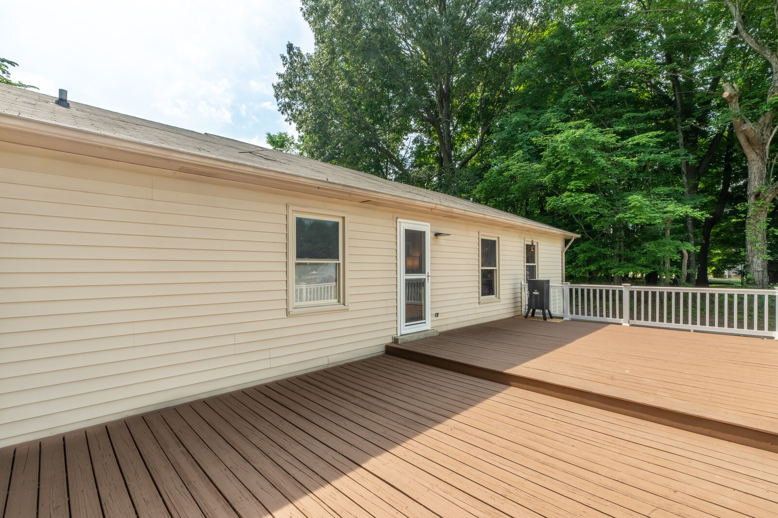 6658 Highway 49 Springfield, TN 37172 - Photo 8 of 44 a view of a house with a deck