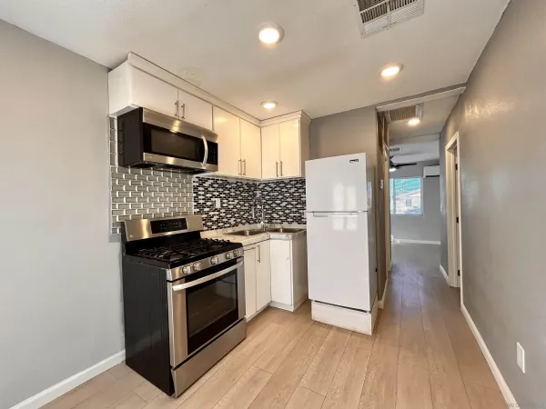 $1,000 | 209 East Orange Avenue, El Centro, CA 92243