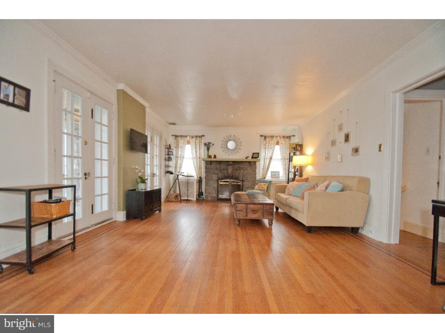 345 Mill Road Havertown, PA 19083 - Photo 7 of 24 Living Room