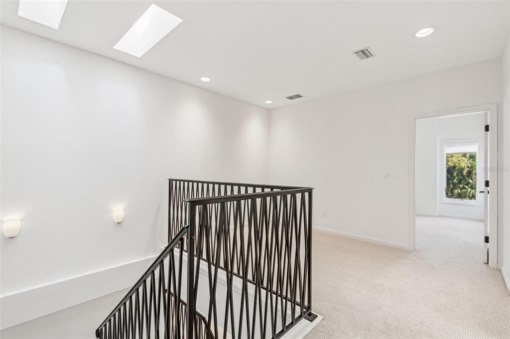1685 Laurel Street, Unit 3 Sarasota, FL 34236 - Photo 20 of 54 a view of a hallway with entryway