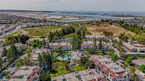 $690,000 | 17202 Corbina Lane, Unit 102, Huntington Beach, CA 92649