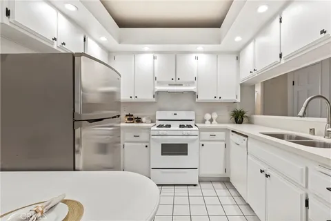 $690,000 | 17202 Corbina Lane, Unit 102, Huntington Beach, CA 92649