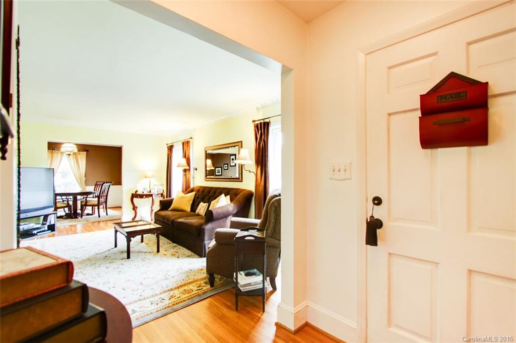 1400 Ferncliff Road Charlotte, NC 28211 - Photo 3 of 21 a living room with furniture