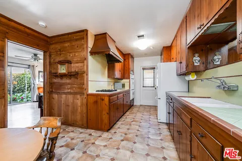 $1,569,000 | 5102 Gaviota Avenue, Encino, CA 91436