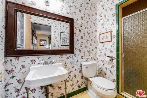 $1,569,000 | 5102 Gaviota Avenue, Encino, CA 91436