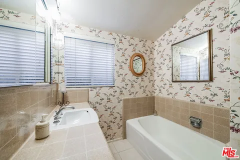 $1,569,000 | 5102 Gaviota Avenue, Encino, CA 91436