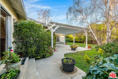 $1,569,000 | 5102 Gaviota Avenue, Encino, CA 91436