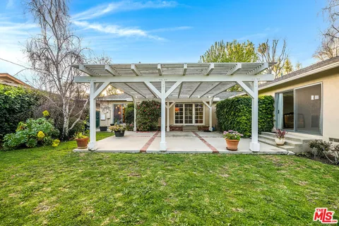 $1,569,000 | 5102 Gaviota Avenue, Encino, CA 91436