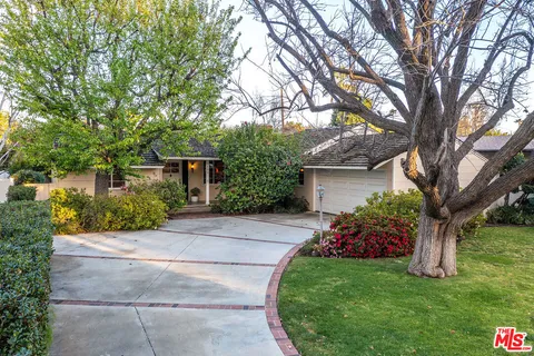 $1,569,000 | 5102 Gaviota Avenue, Encino, CA 91436