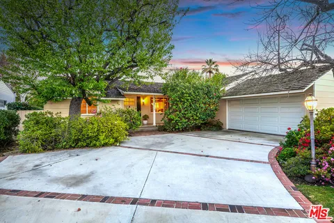 $1,569,000 | 5102 Gaviota Avenue, Encino, CA 91436