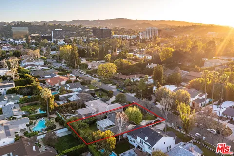 $1,569,000 | 5102 Gaviota Avenue, Encino, CA 91436