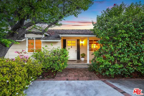 $1,569,000 | 5102 Gaviota Avenue, Encino, CA 91436