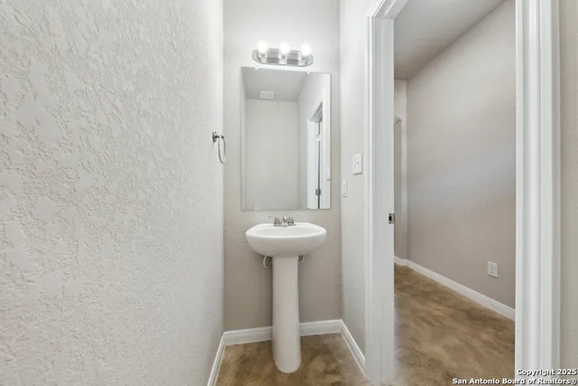 $1,560 | 8030 Dial Ike Drive, Unit 14 402, San Antonio, TX 78218