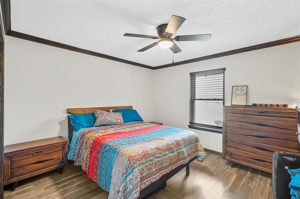 361 Vandiver Road Moody, TX 76557 - Photo 23 of 33 a bedroom with a bed and window