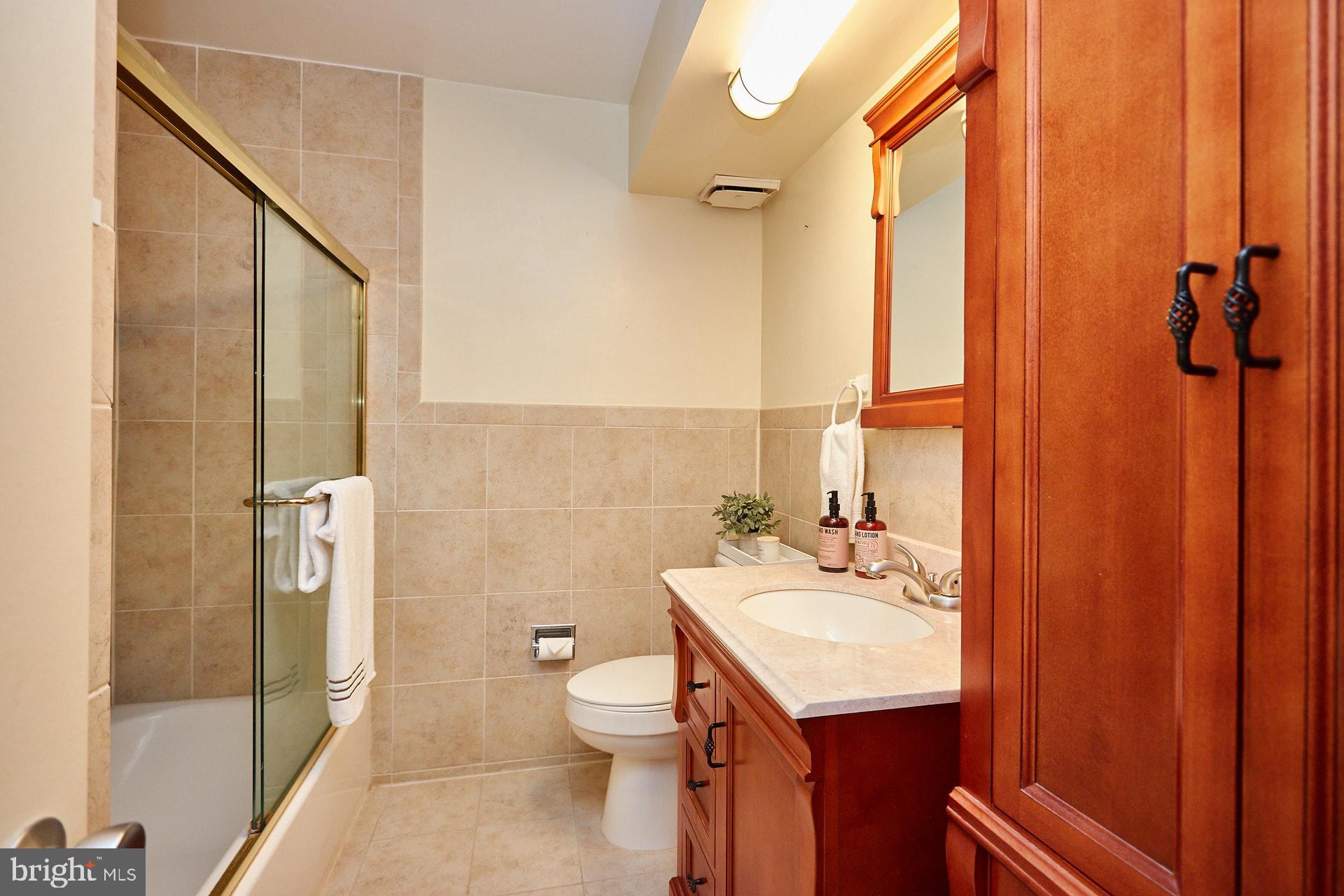 2113 Cabots Point Lane Reston, VA 20191 - Photo 21 of 56 a bathroom with a sink toilet and shower