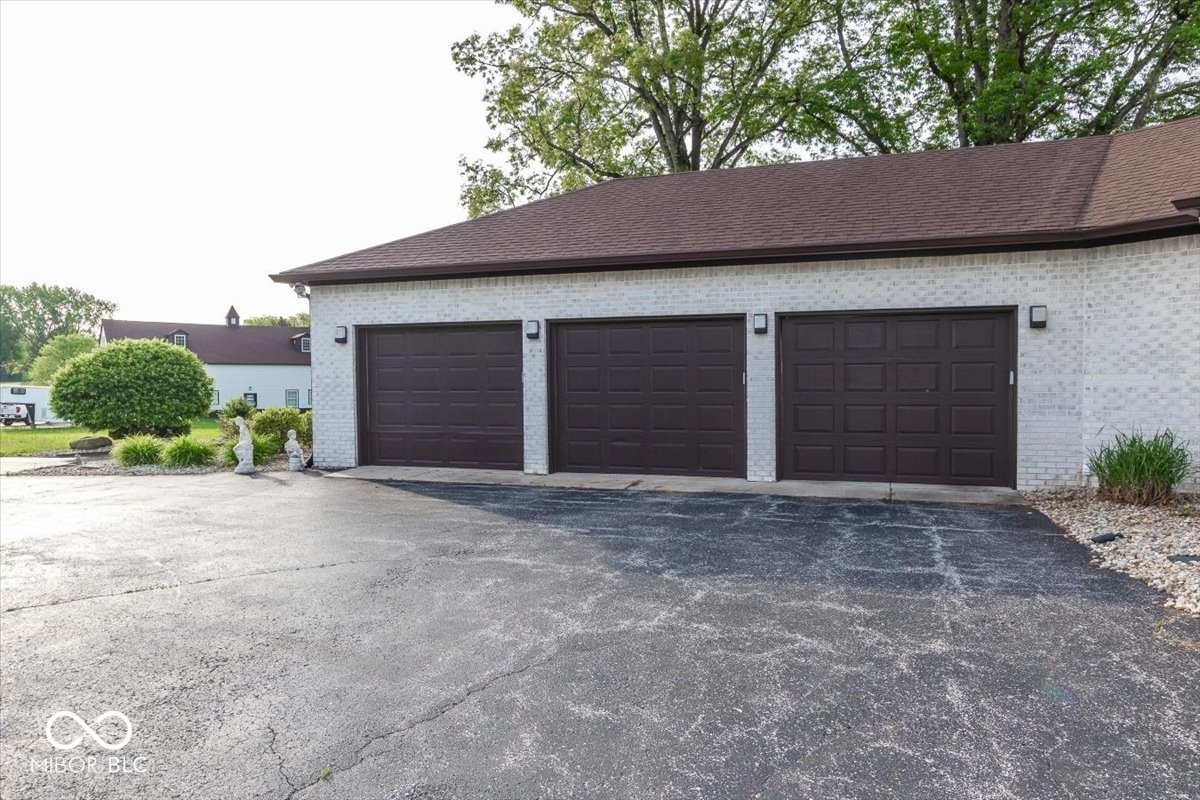 333 Jordan Road Indianapolis, IN 46217 - Photo 17 of 49