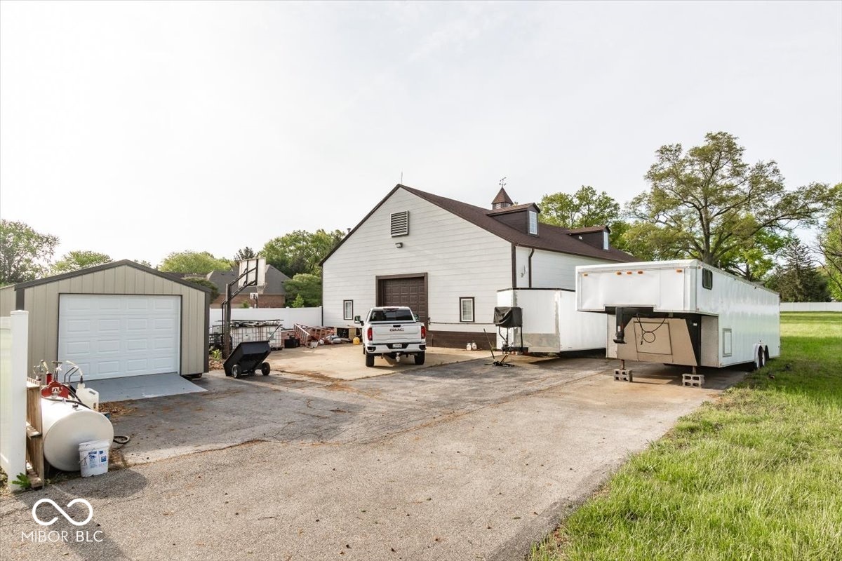 333 Jordan Road Indianapolis, IN 46217 - Photo 18 of 49