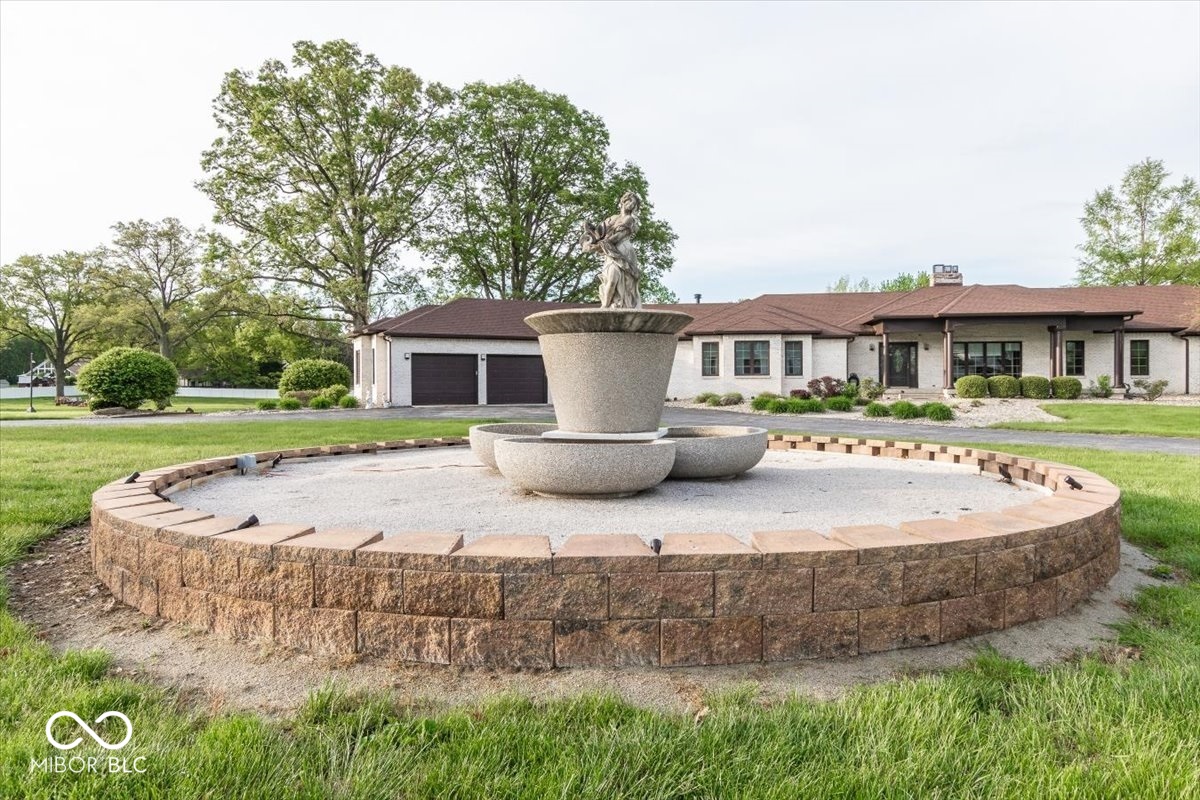 333 Jordan Road Indianapolis, IN 46217 - Photo 2 of 49