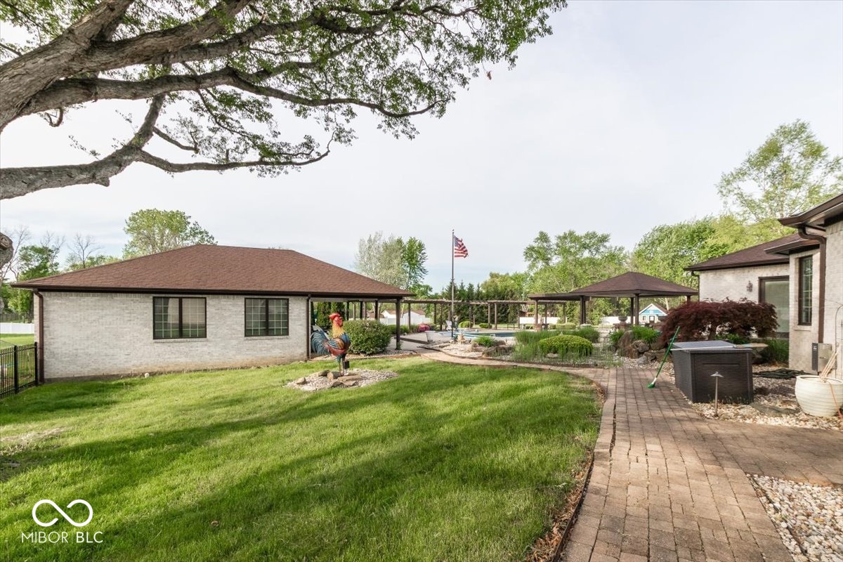 333 Jordan Road Indianapolis, IN 46217 - Photo 5 of 49