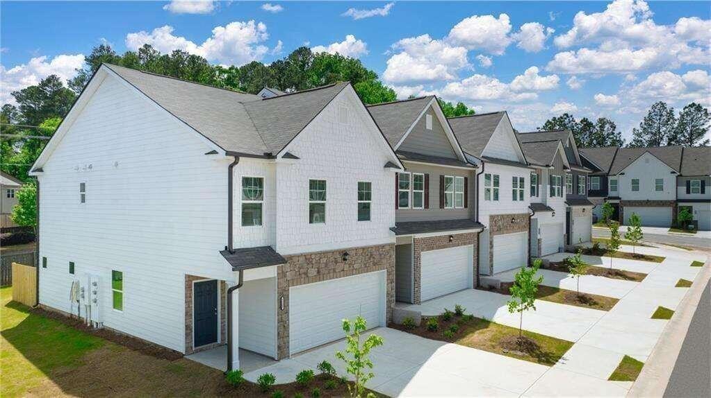 6386 Sundowner Place Atlanta, GA 30331 - Photo 2 of 17