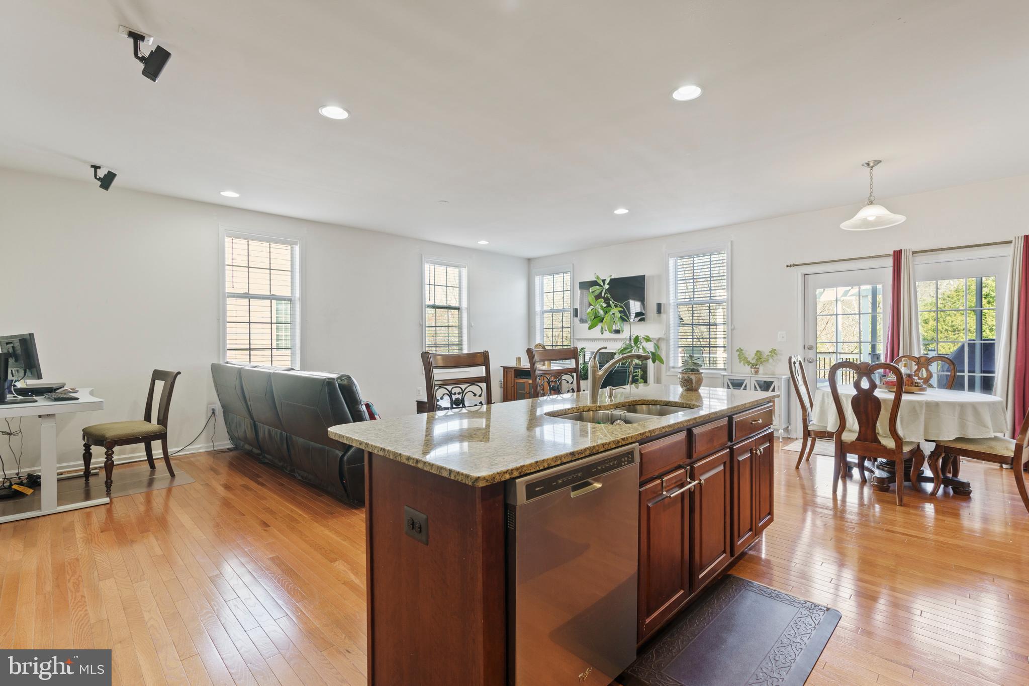 43245 Mitcham Square Ashburn, VA 20148 - Photo 7 of 23