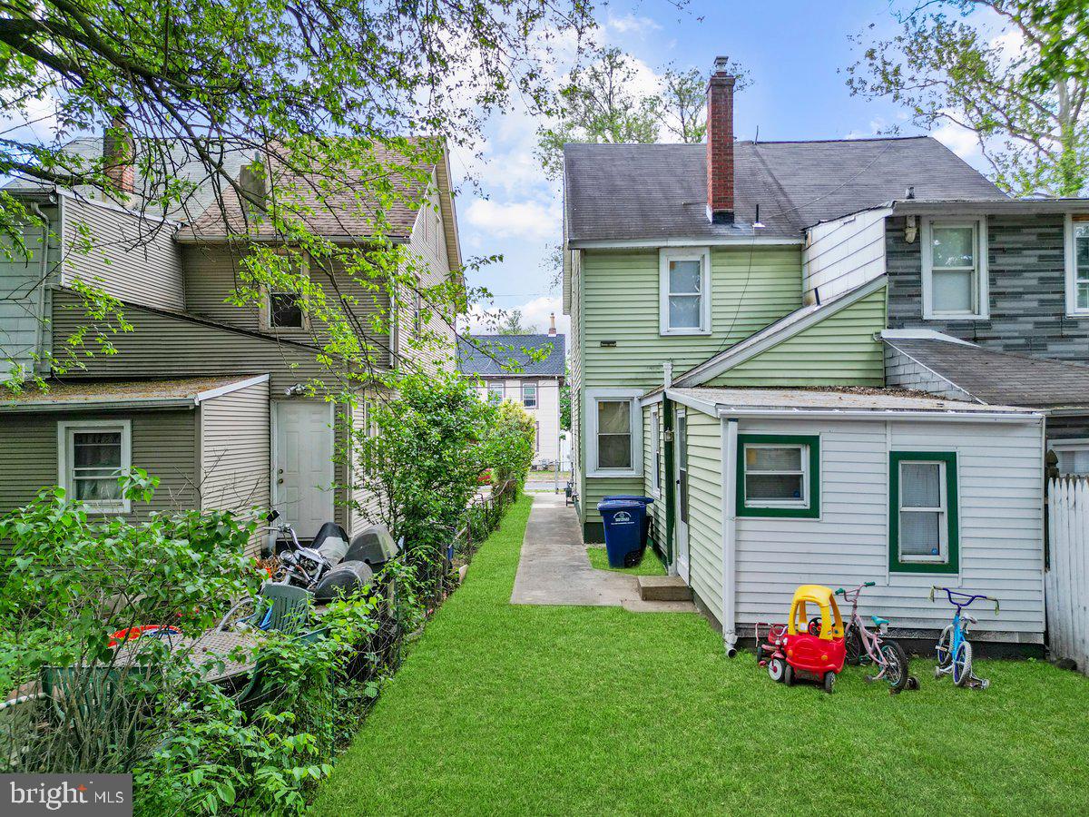 636 Elizabeth Street Beverly, NJ 08010 - Photo 15 of 15 Backyard
